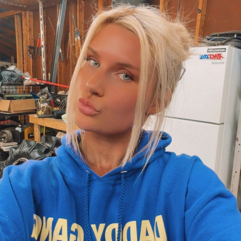 madiii hall💛 (@madihall_2025) | Snapchat Stories, Spotlight & Lenses