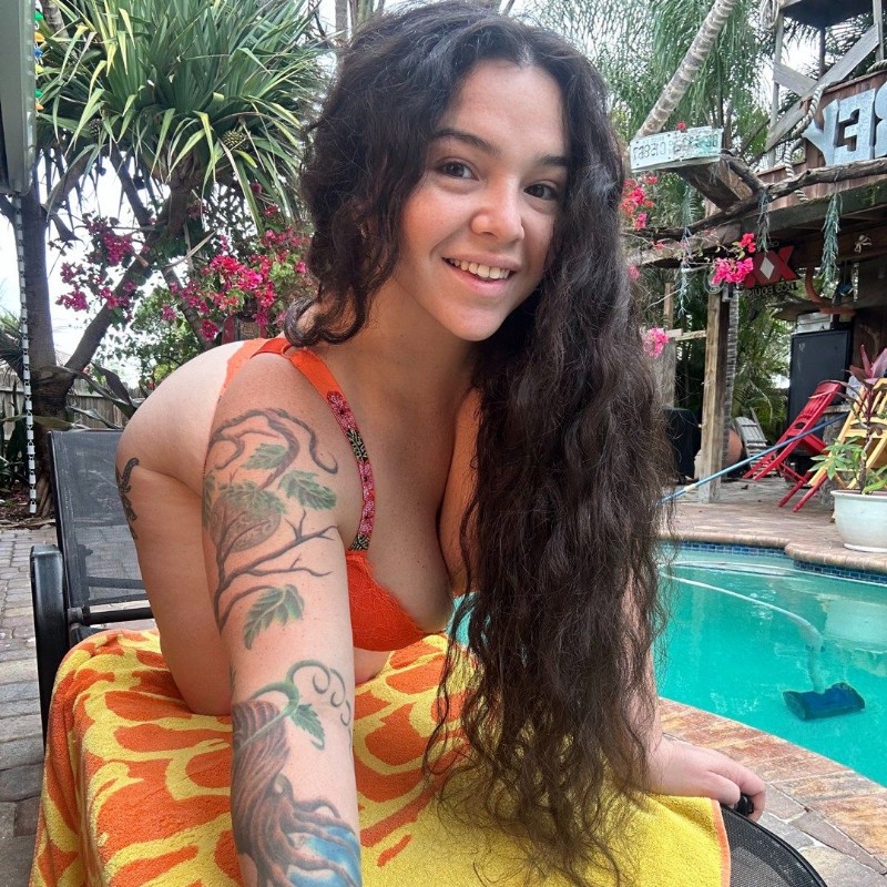 Nesse Smile ( mamabearnesse) Snapchat Stories, Spotlight & Lenses