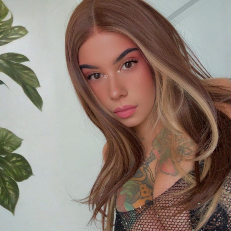 Mia Lake (@mialakexxx) | Snapchat Stories, Spotlight & Lenses