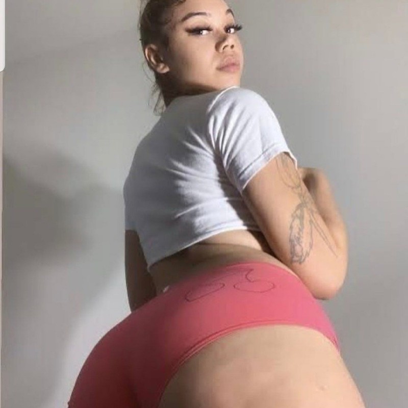 Genesis Lopez (mialopezcreal) Snapchat Stories, Spotlight & Lenses