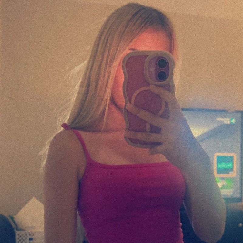 mikki (@mikiworm) | Snapchat Stories, Spotlight & Lenses
