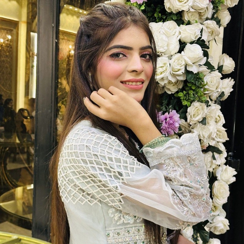 Minal Zulfiqar Ali 🖤👑 (@minal-44) | Snapchat Stories, Spotlight & Lenses