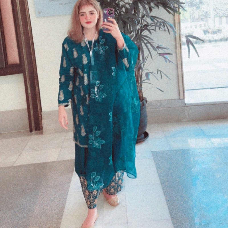 Mishi Khan (@mishikhanlhr4) | Snapchat Stories, Spotlight & Lenses
