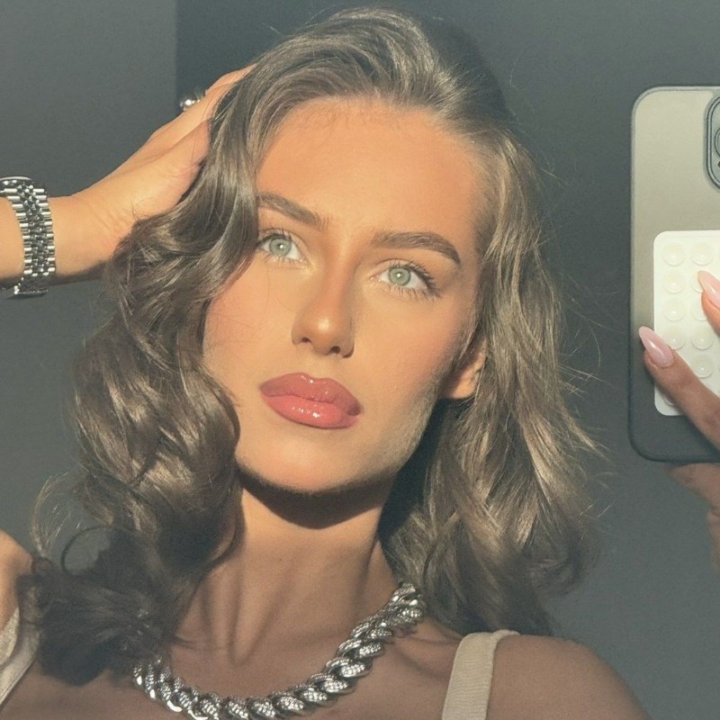 Molly Richards (@mollylrichards) | Snapchat Stories, Spotlight & Lenses
