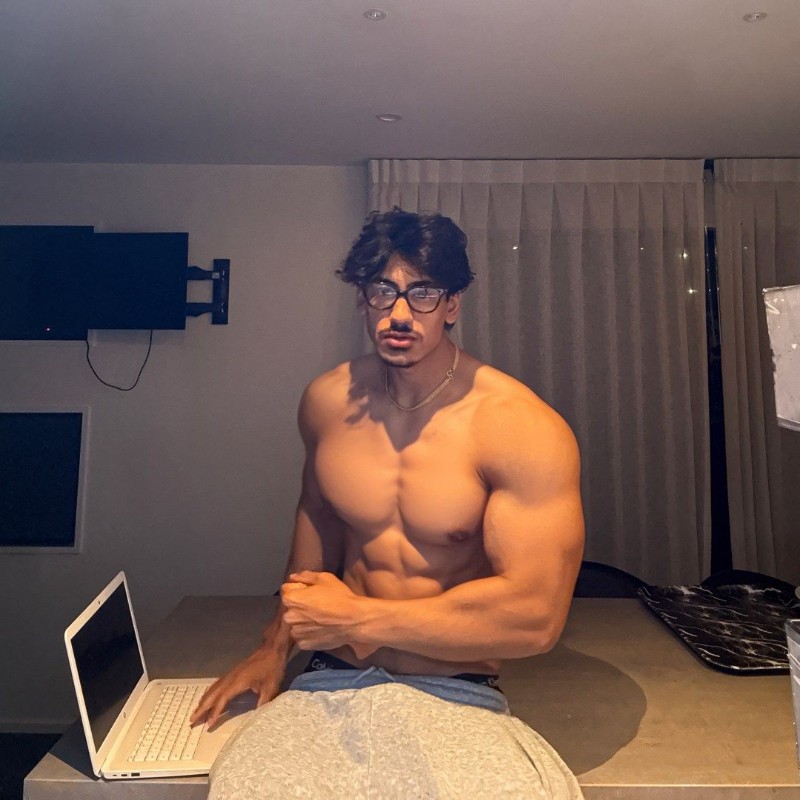 Brownboyfit (@morebrownboy) | Snapchat Stories, Spotlight & Lenses