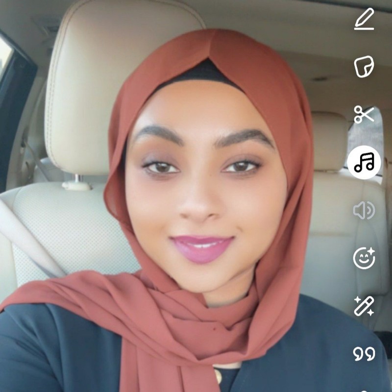 Najma Caadey (@najmaomer) | Snapchat Stories, Spotlight & Lenses