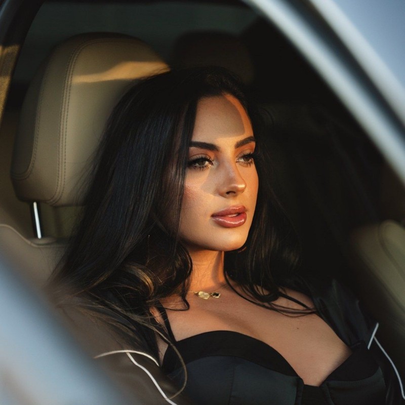 Naomi Foxx (@naomifoxxtv) Snapchat Stories, Spotlight & Lenses