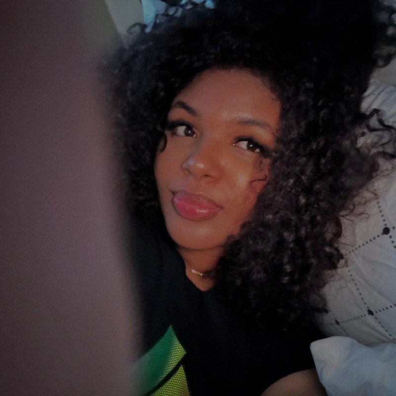 naomi (naomiherasme) Snapchat Stories, Spotlight & Lenses