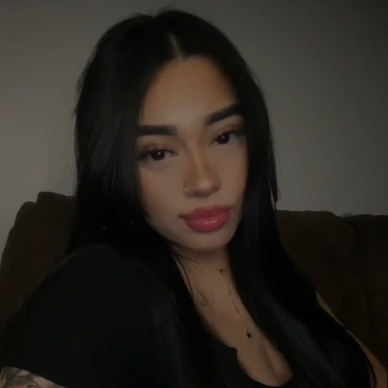 Chiqui🫀👸🏻 (naomithelover) Snapchat Stories, Spotlight & Lenses