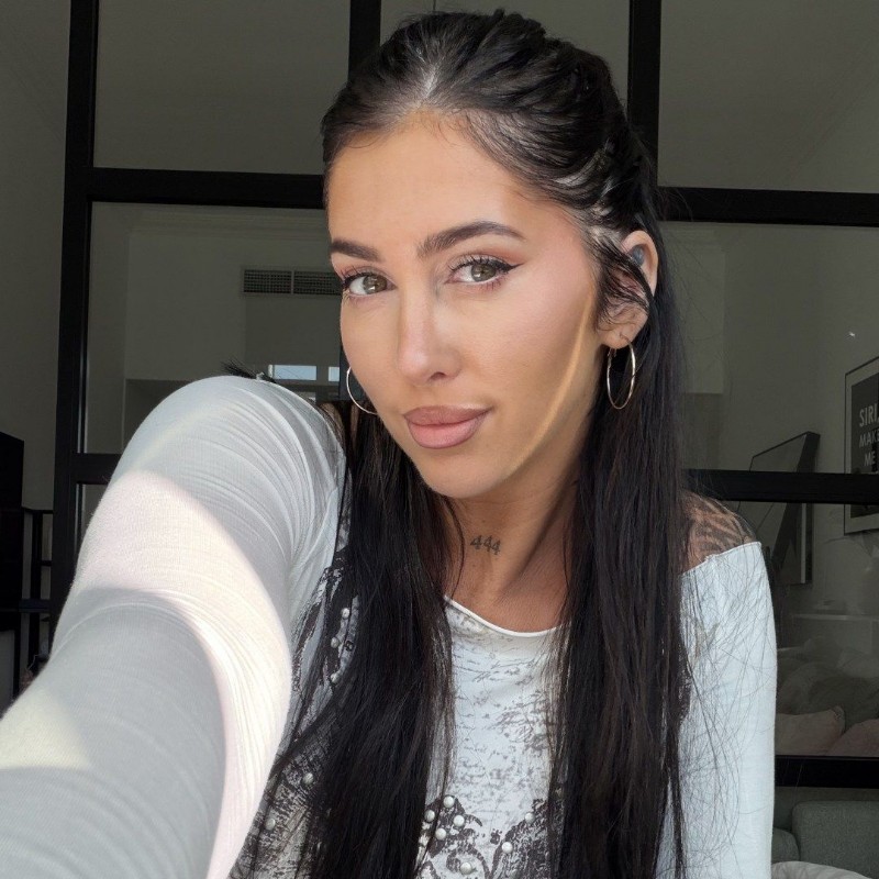 Nicole Drinkwater (nicoledwater) Snapchat Stories, Spotlight & Lenses