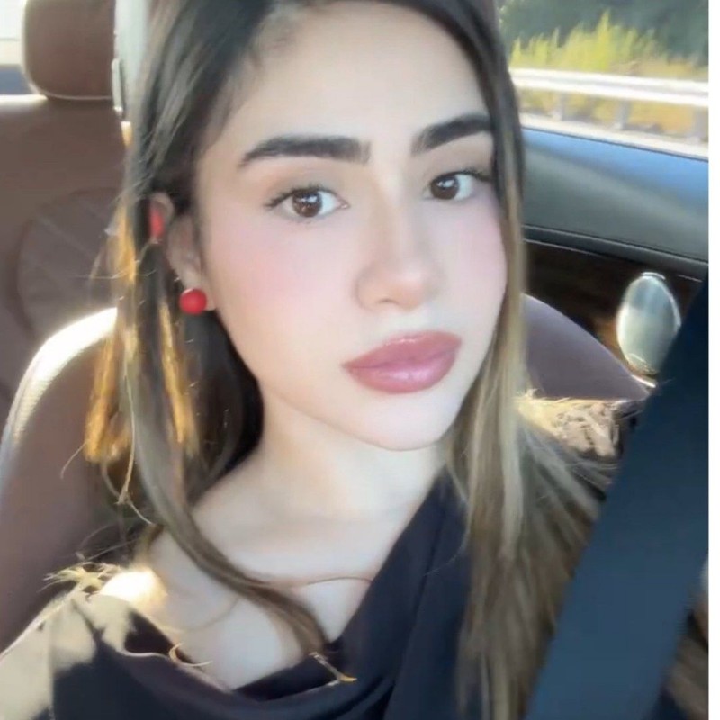 Nina González (@ninabvby) | Snapchat Stories, Spotlight & Lenses