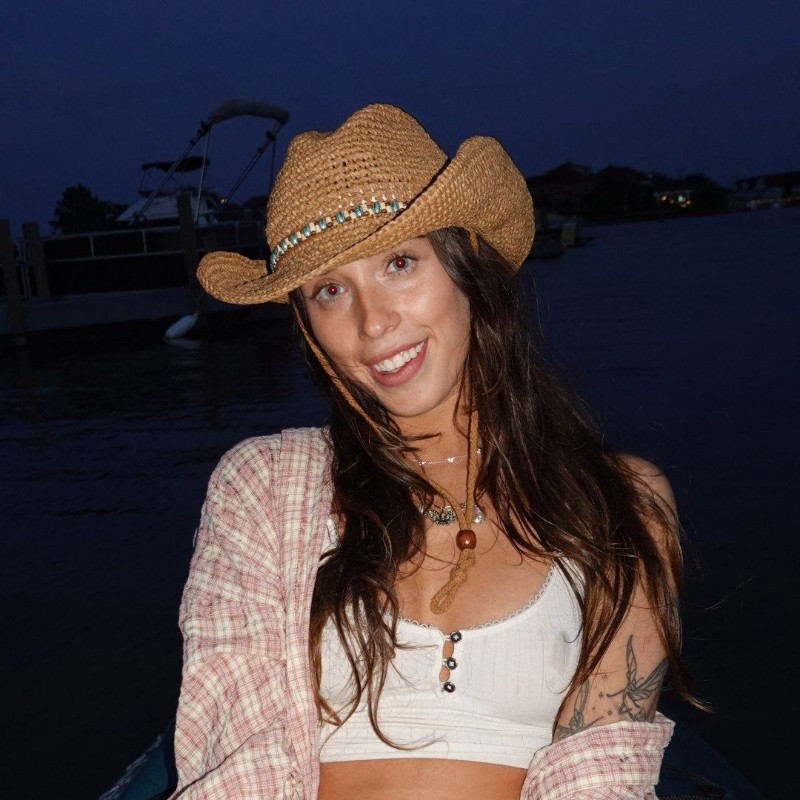 Livinia Roberts (@onlinesloot) | Snapchat Stories, Spotlight & Lenses