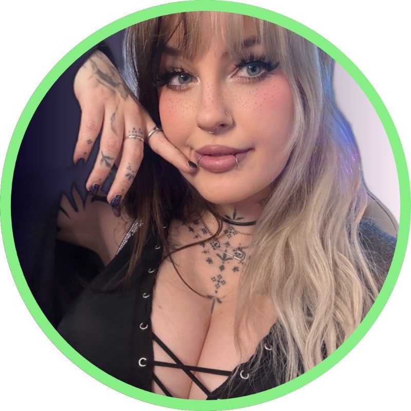 Phoebe Marie (@realshyphoebe) | Snapchat Stories, Spotlight & Lenses