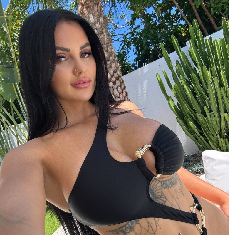 Renee Gracie (@reneegraciexxx) Snapchat Stories, Spotlight & Lenses