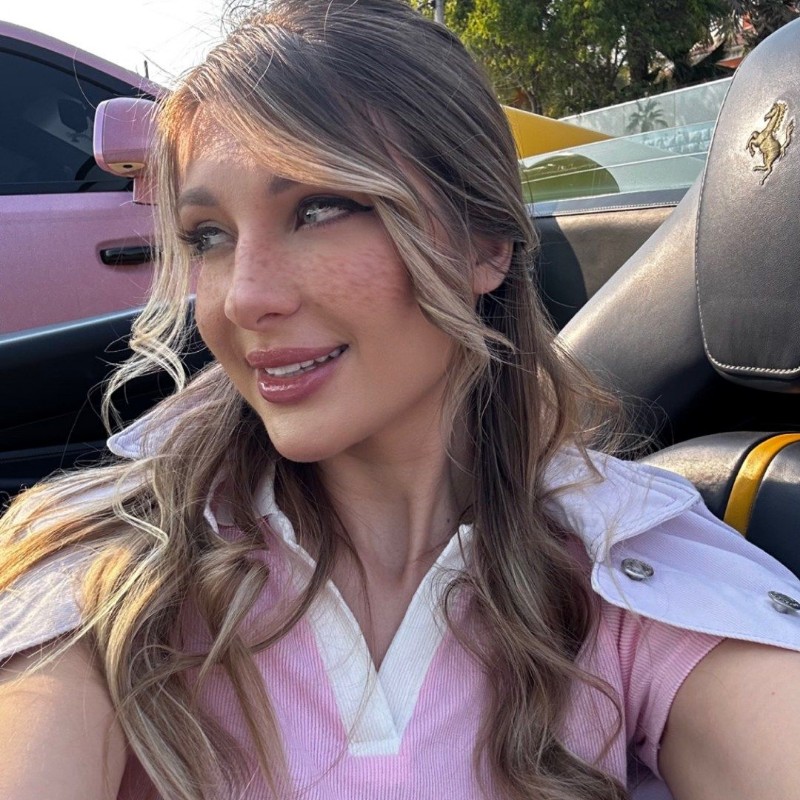 Roxana (@roksi_boss) | Snapchat Stories, Spotlight & Lenses