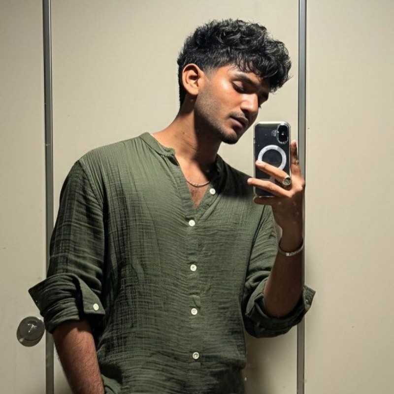 Roshan (@rosheeeeeyii) | Snapchat Stories, Spotlight & Lenses