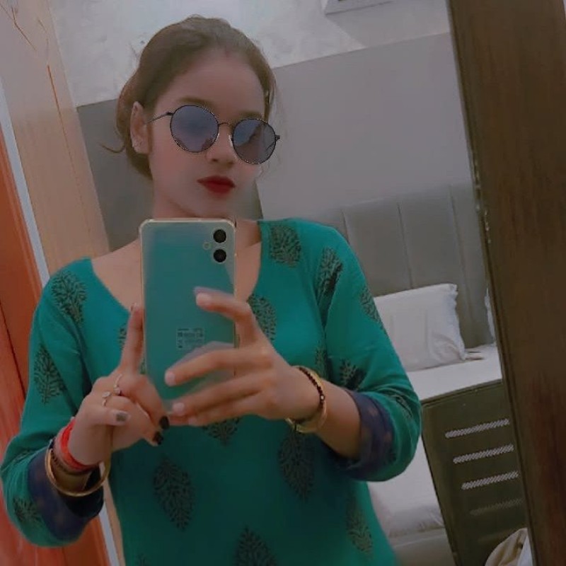 Roshni Raj (@roshni.raj2025) | Snapchat Stories, Spotlight & Lenses