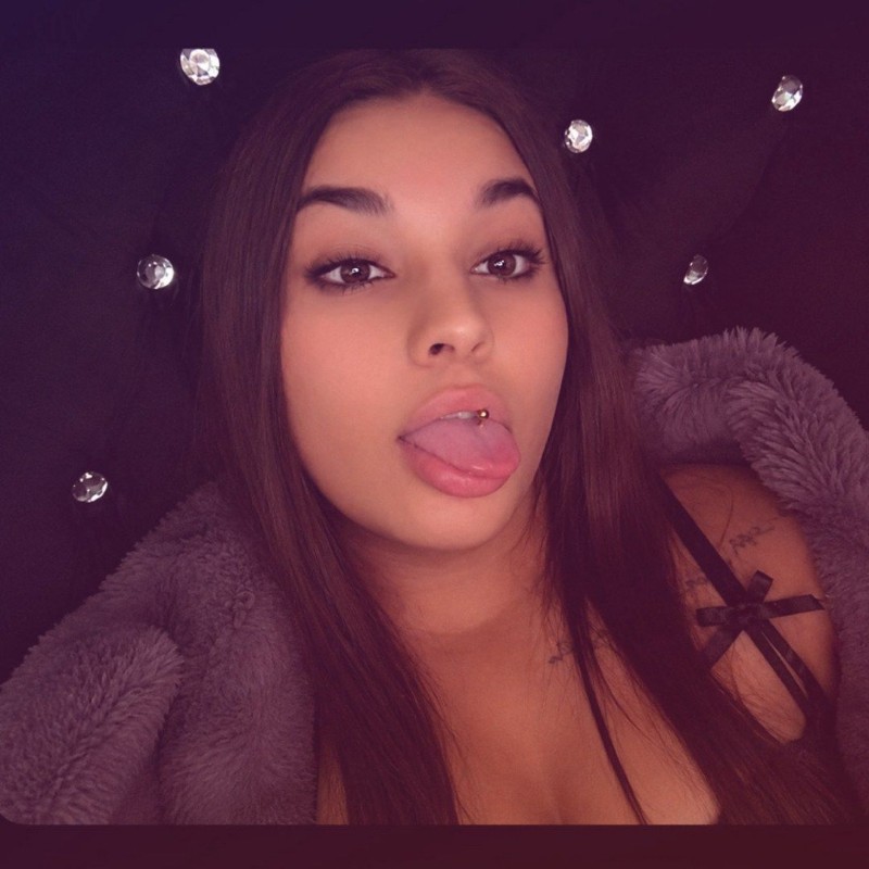 𝓢𝓪𝓶𝓲𝓻𝓪 🍒 (@samira_2004x) | Snapchat Stories, Spotlight & Lenses