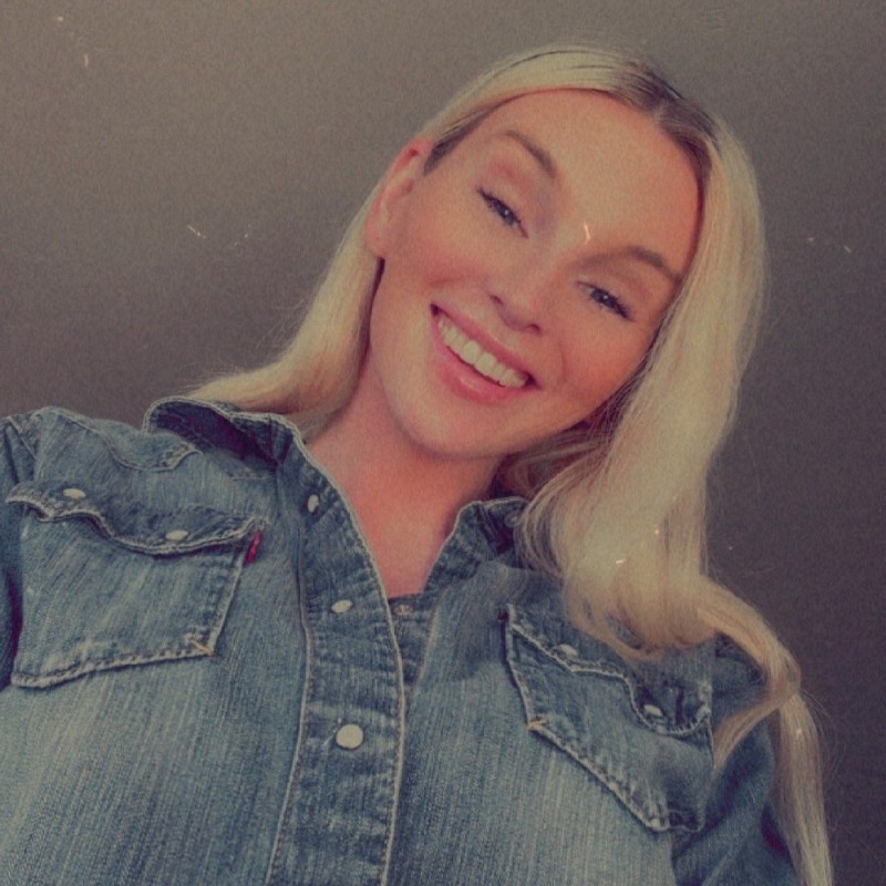 Daisy Bloom (seedaisybloom) Snapchat Stories, Spotlight & Lenses