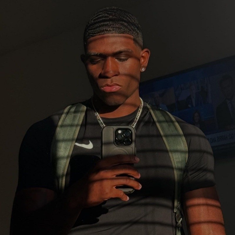 Shawn (shawnglizz) Snapchat Stories, Spotlight & Lenses