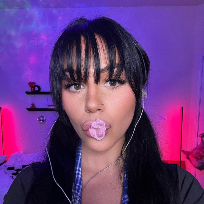 Simone Asmr (@simoneasmrxd) | Snapchat Stories, Spotlight & Lenses