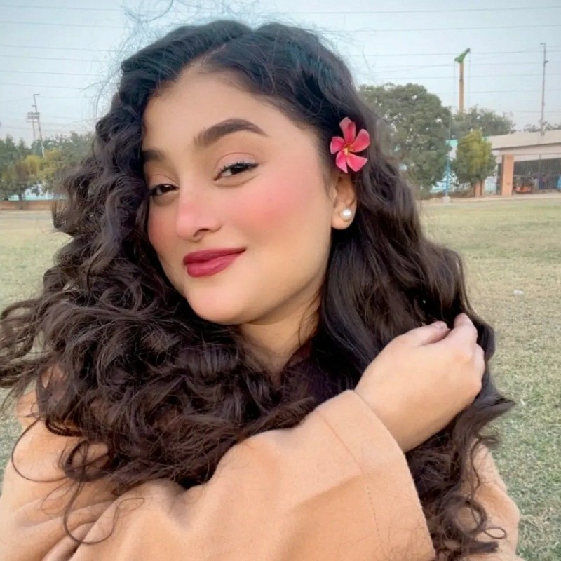 Z e e n u (@syedaa_humaa) | Snapchat Stories, Spotlight & Lenses