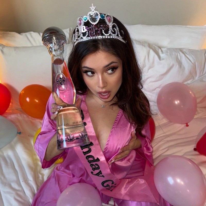 The AshGoneWild (@theashgonewild) | Snapchat Stories, Spotlight & Lenses