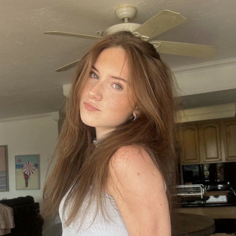 Chloe (@thechloemiller) Snapchat Stories, Spotlight & Lenses