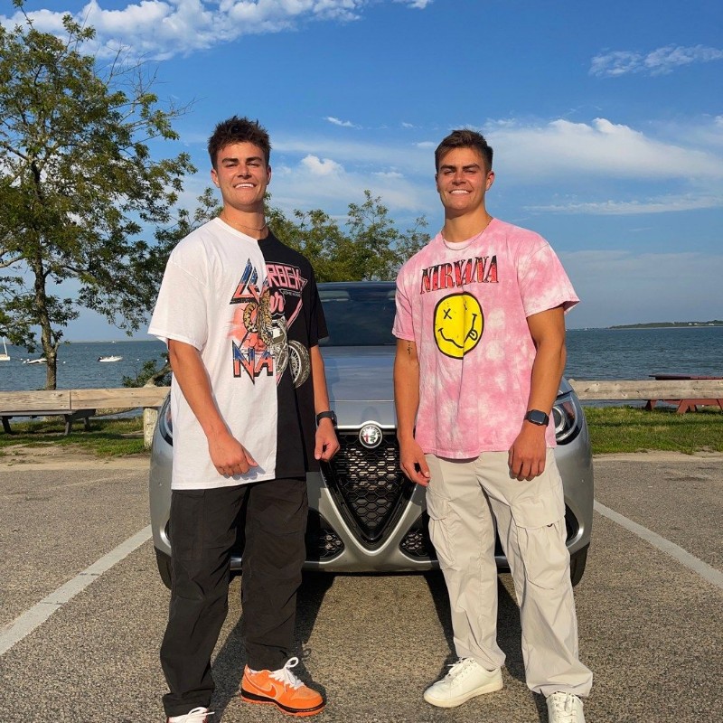 The King Twins ( thekingtw1ns) Snapchat Stories, Spotlight & Lenses