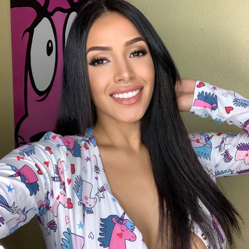 Cristina (@tinahxplorez) Snapchat Stories, Spotlight & Lenses