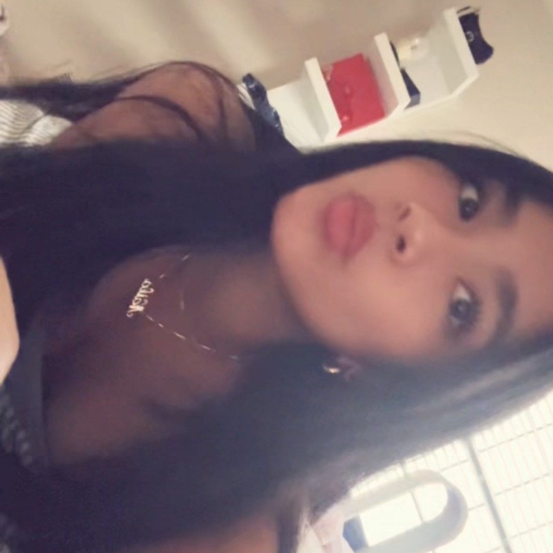 Naila🐟🌺 (@totallynotnaila) | Snapchat Stories, Spotlight & Lenses