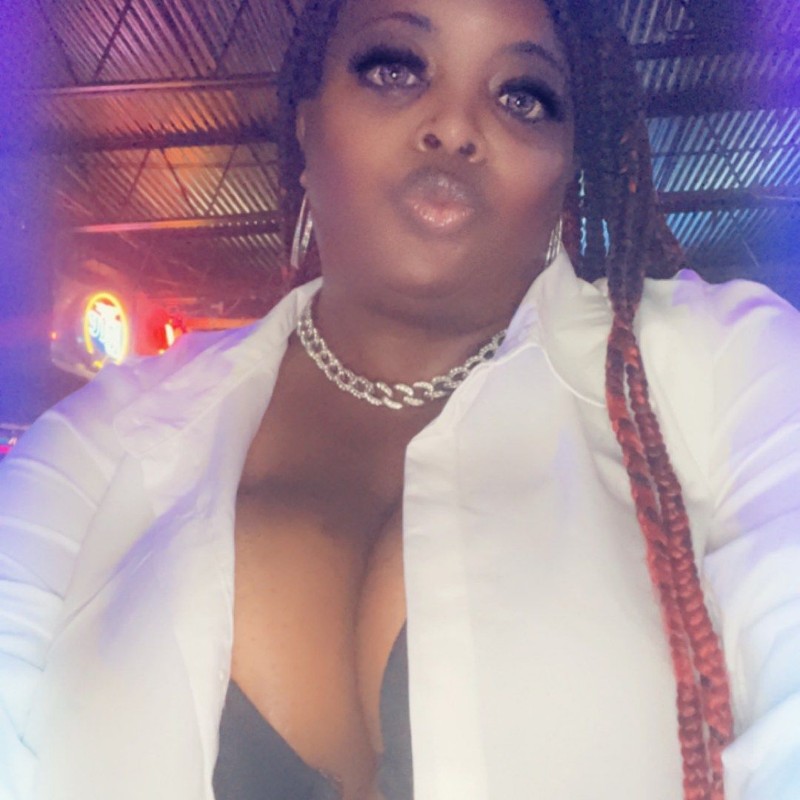 Vonda (vondarichardson) Snapchat Stories, Spotlight & Lenses