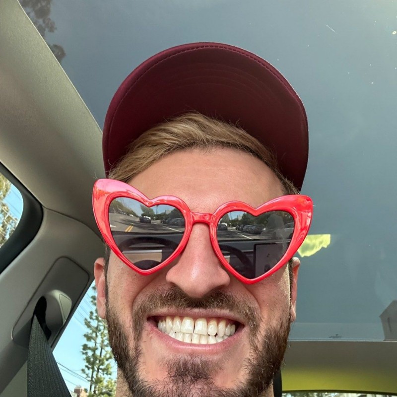 Can anyone identify these sunglasses? It belongs to Zane Hijazi