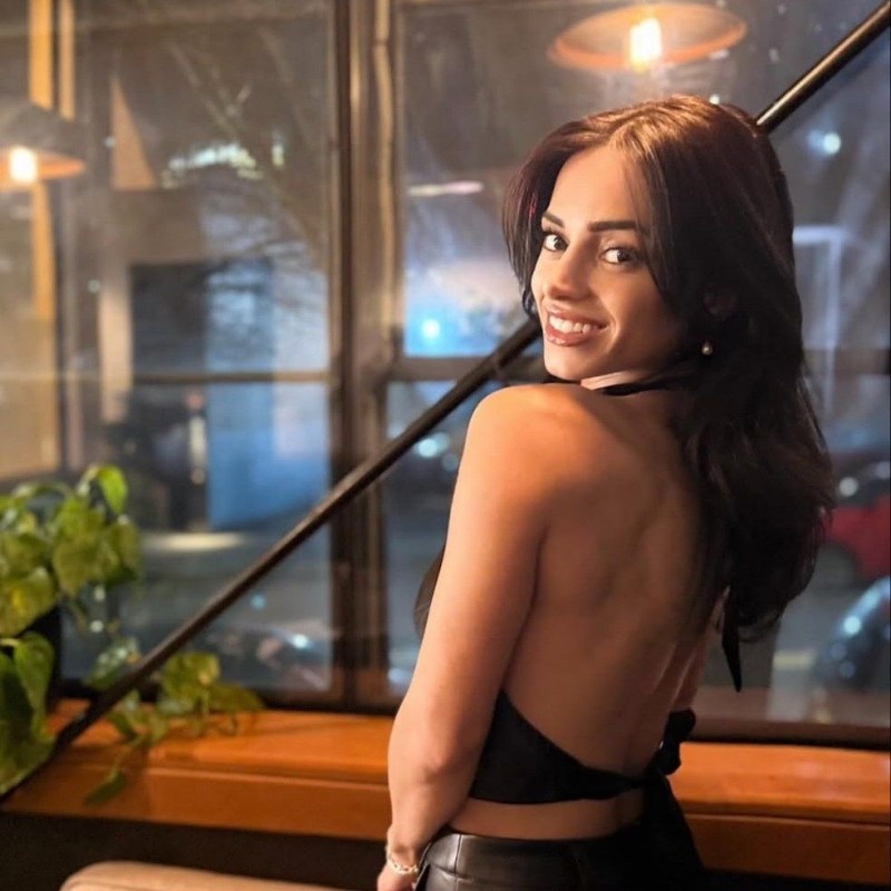Zarina (@zarinaniraz) | Snapchat Stories, Spotlight & Lenses
