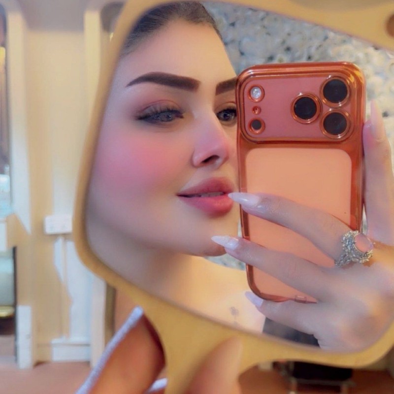 Zeenat Butt (@zeeenatbutt20) | Snapchat Stories, Spotlight & Lenses